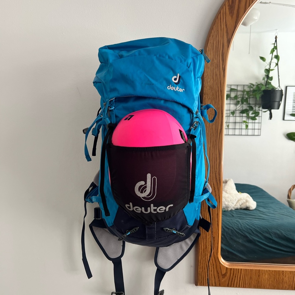 28 L+ SL Deuter hiking pack